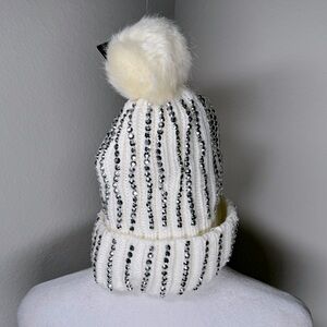 Women’s Pompom Diamond Lined Beanie